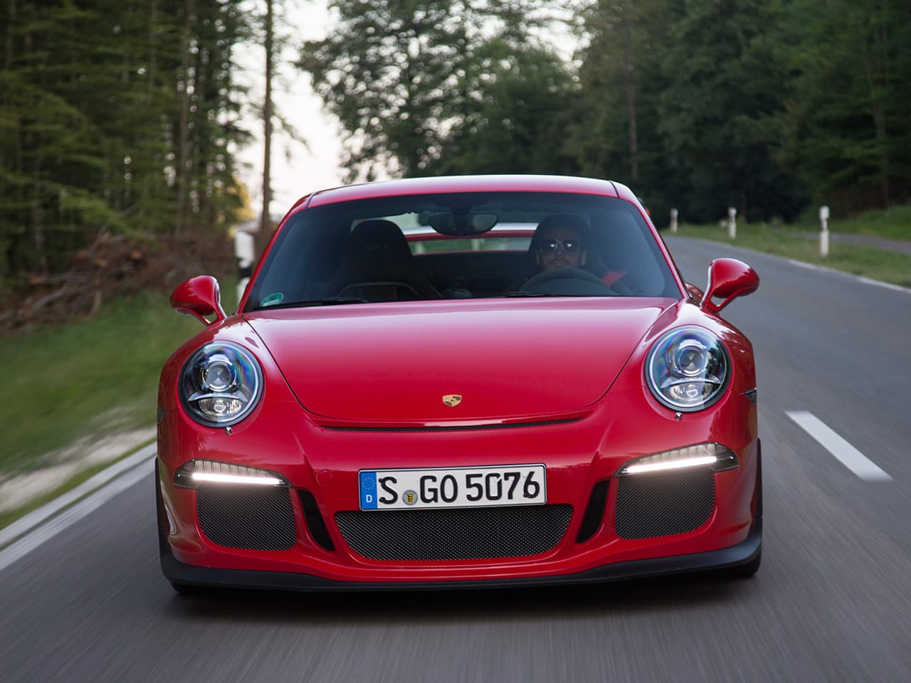Машины можно увеличивать. Porsche 911 2014. Легковой Porsche 911. Порше легковой.